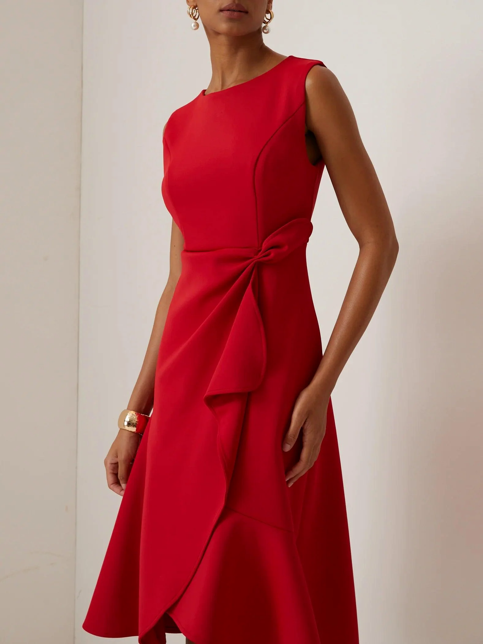 Red Sleeveless Midi Elegant A-line Dress with Waist Twist for Day-to-Night Red Sleeveless Midi Elegant A-line Dress with Waist Twist for Day-to-Night