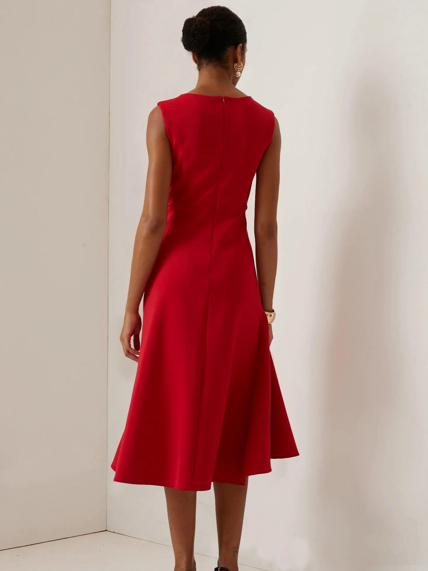 Red Sleeveless Midi Elegant A-line Dress with Waist Twist for Day-to-Night Red Sleeveless Midi Elegant A-line Dress with Waist Twist for Day-to-Night