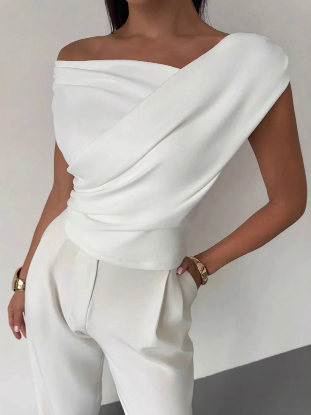Off-shoulder fitted sleeveless crop top Off-shoulder fitted sleeveless crop top