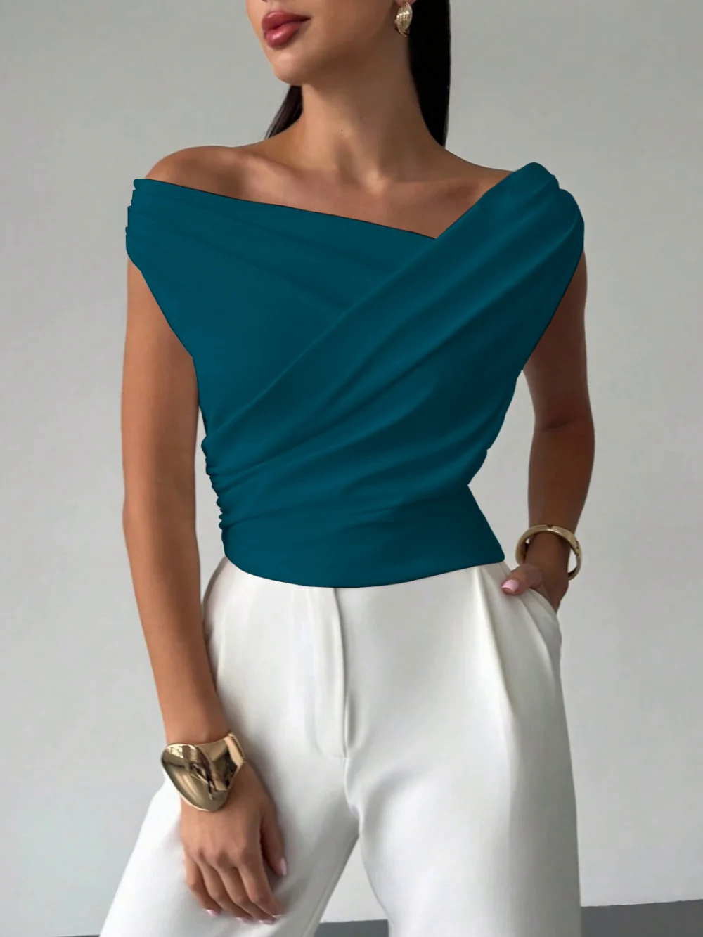 Off-shoulder fitted sleeveless crop top Off-shoulder fitted sleeveless crop top