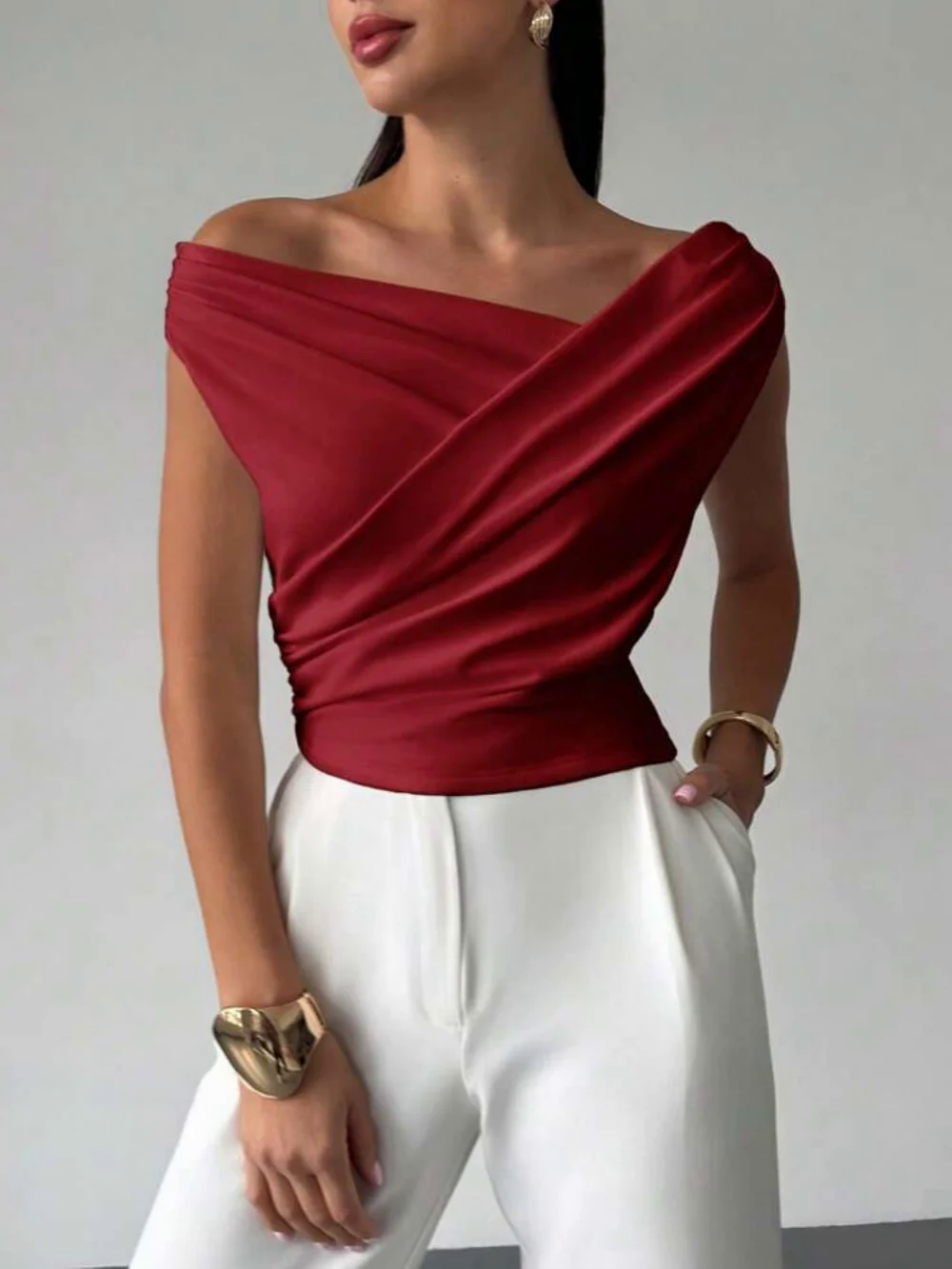 Off-shoulder fitted sleeveless crop top Off-shoulder fitted sleeveless crop top